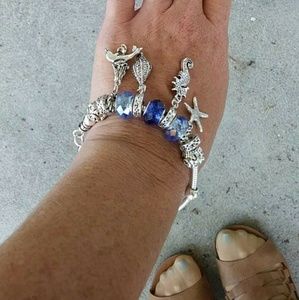 Bead bracelet w charms